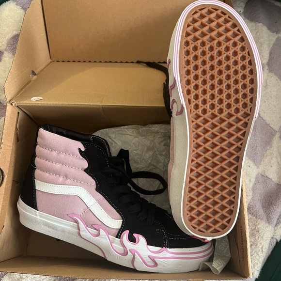 Vans Shoes - VANS Sk8 HI FLAME HI TOPS Never worn women’s 9 men’s 7.5 high tops with flame